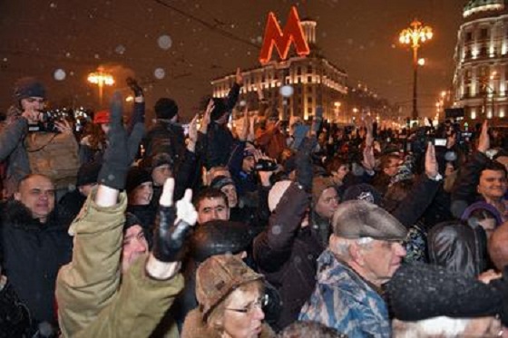 6 arrested in Moscow as hundreds protest expansion of paid parking zone - VIDEO